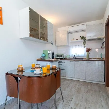 Appartement With Parking Space Zedno, Ciovo - 24516