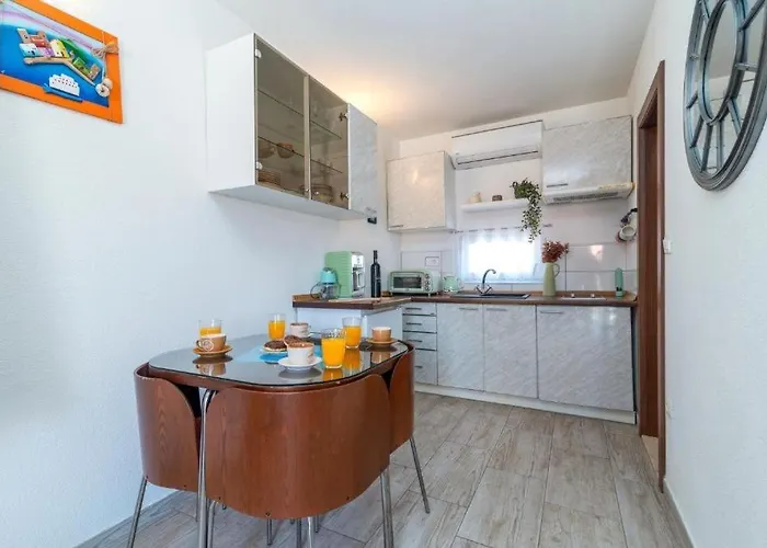Διαμέρισμα With Parking Space Zedno, Ciovo - 24516